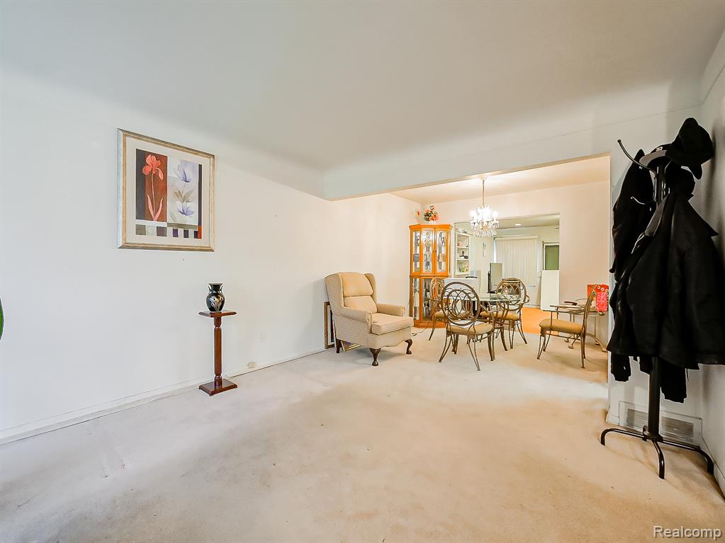 16870 Shaftsbury Avenue, Detroit, MI 48219 — Photo 4