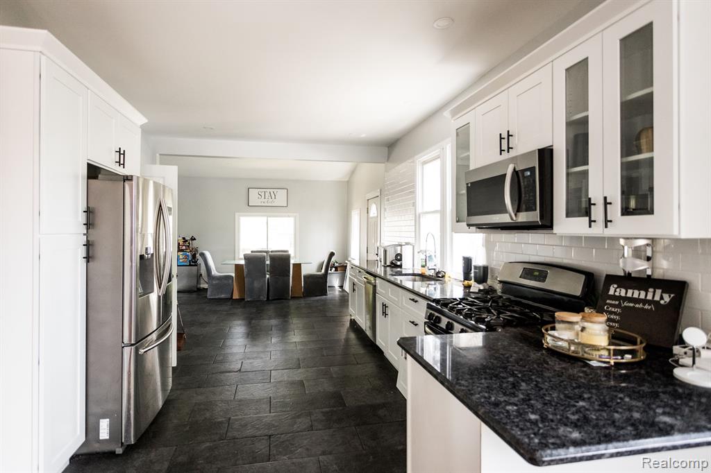 4492 FISCHER Street, Detroit, MI 48214 — Photo 5