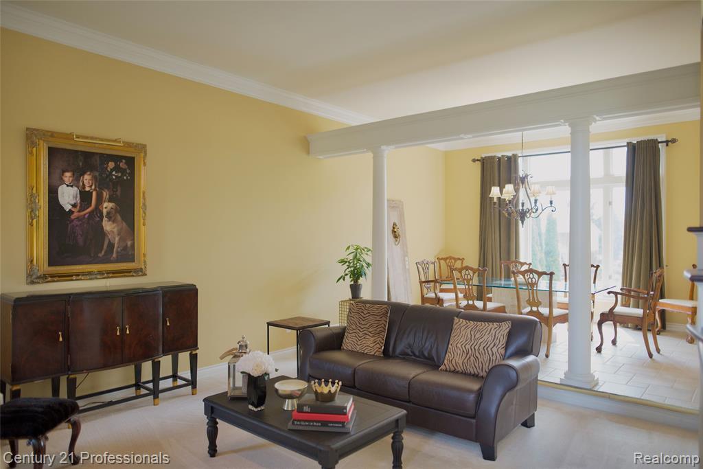 916 Majestic - Photo 5