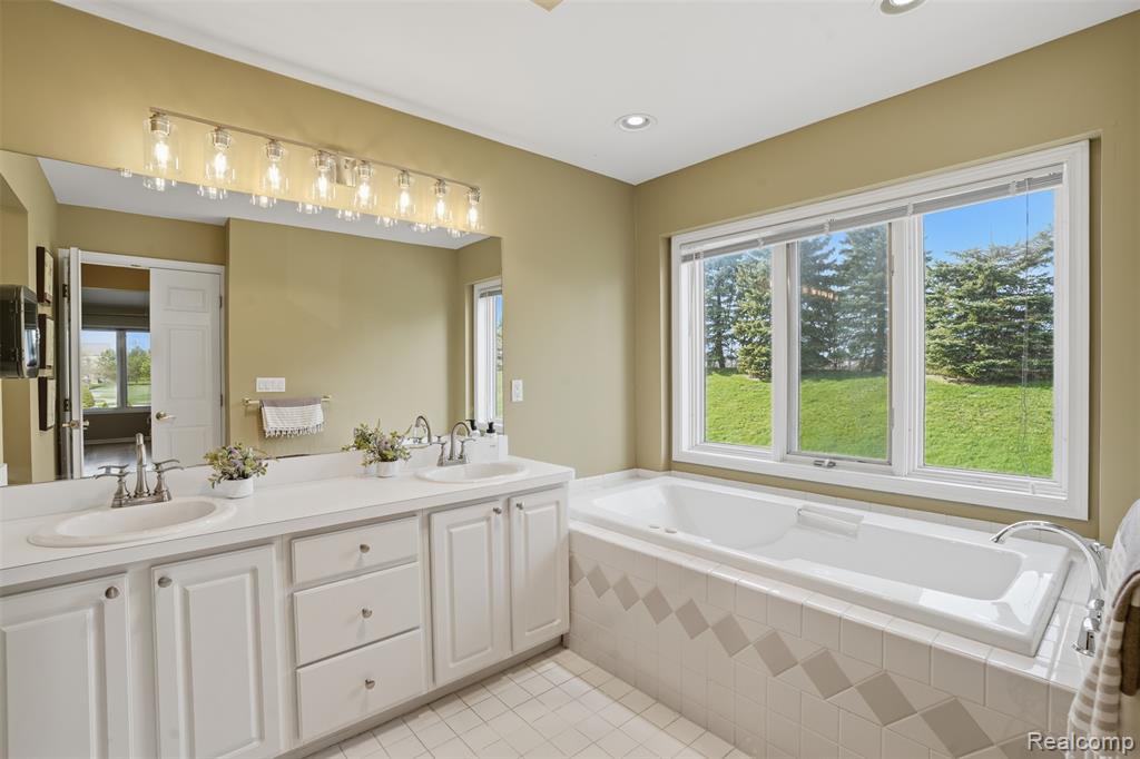 13982 Pleasant View Court, Plymouth, MI 48170 — Photo 18