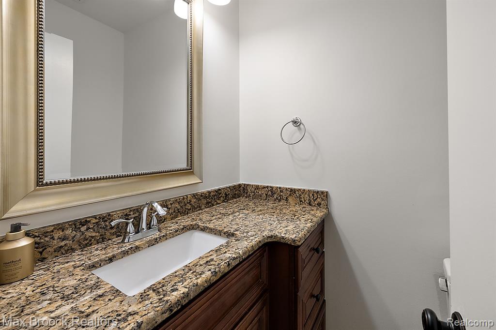 4384 SUNNINGDALE Drive, Bloomfield Hills, MI 48302 — Photo 19