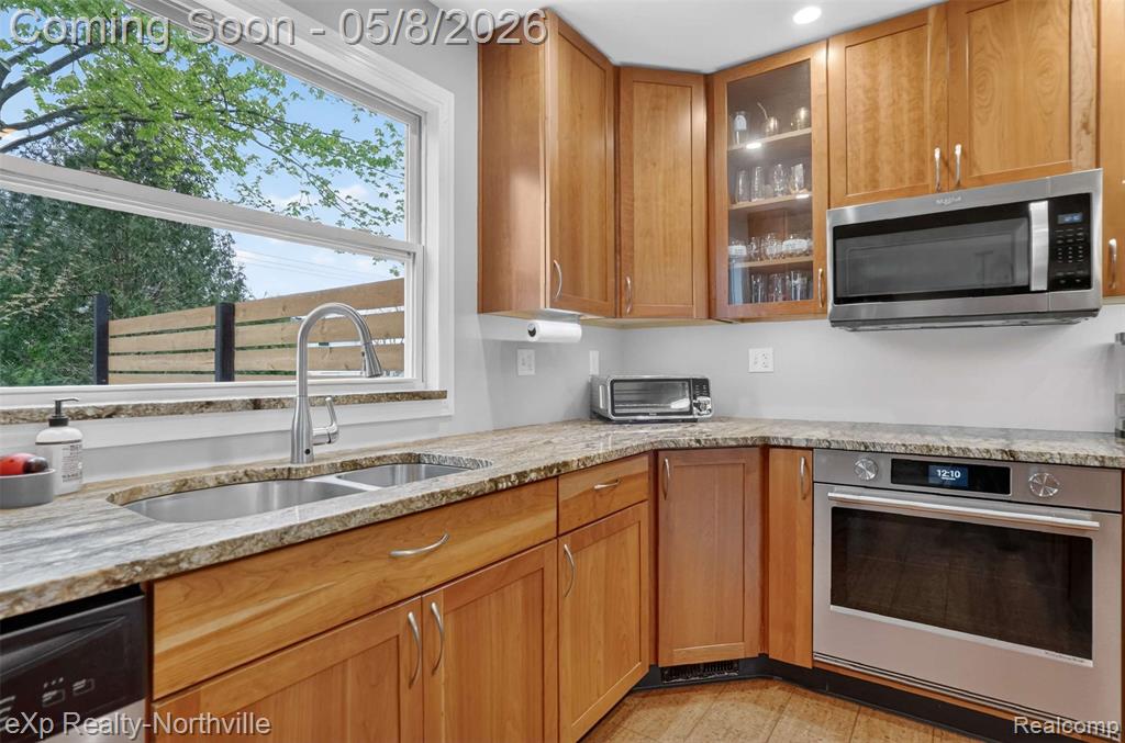 24168 Saint Mary Court, Farmington, MI 48336 — Photo 17