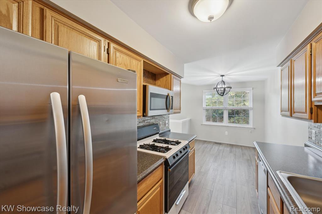 7783 Lake Ridge Drive, Waterford, MI 48327 — Photo 14
