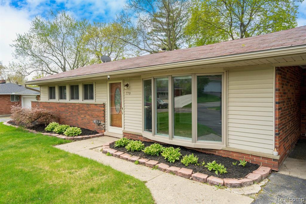 779 JOYCEIL Drive, Waterford, MI 48328 — Photo 4
