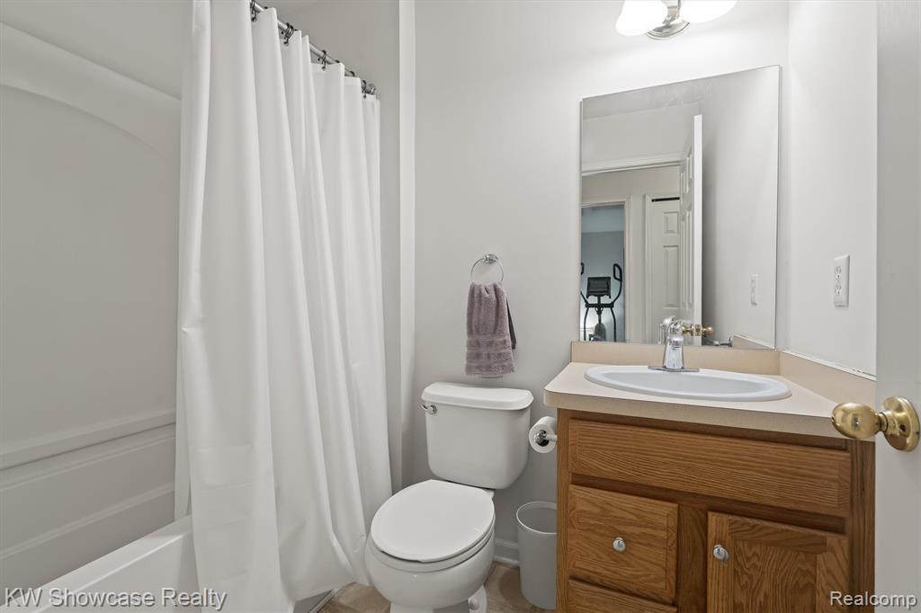 614 Napa Valley Drive, Milford, MI 48381 — Photo 23