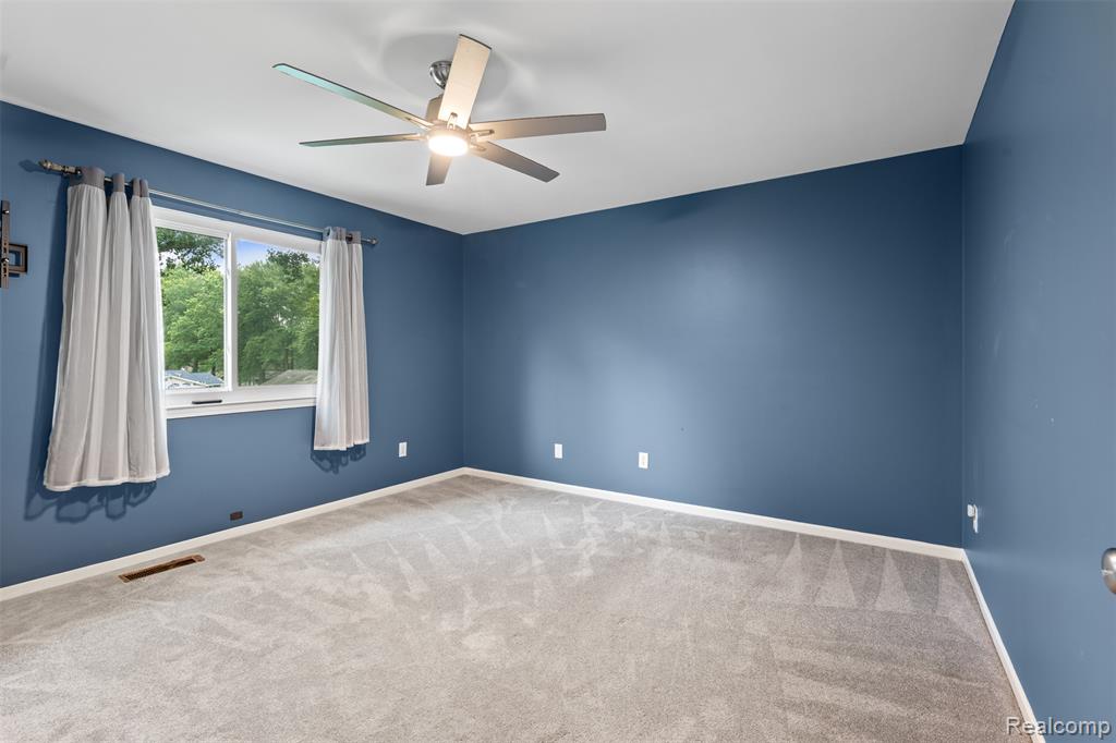 7077 Amanda, Belleville, MI 48111 — Photo 19