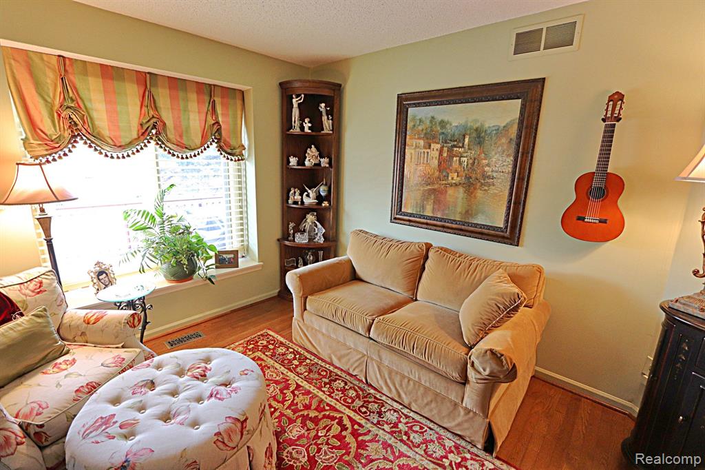 35053 KNOLLWOOD Lane, Farmington Hills, MI 48335 — Photo 27