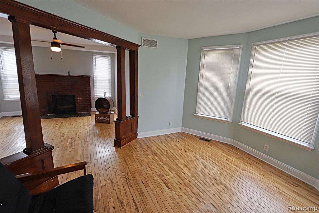 802 E 11 MILE Road, Royal Oak, MI 48067 — Photo 2