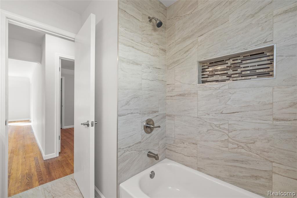 6727 Hawthorne Street, Garden City, MI — Photo 12