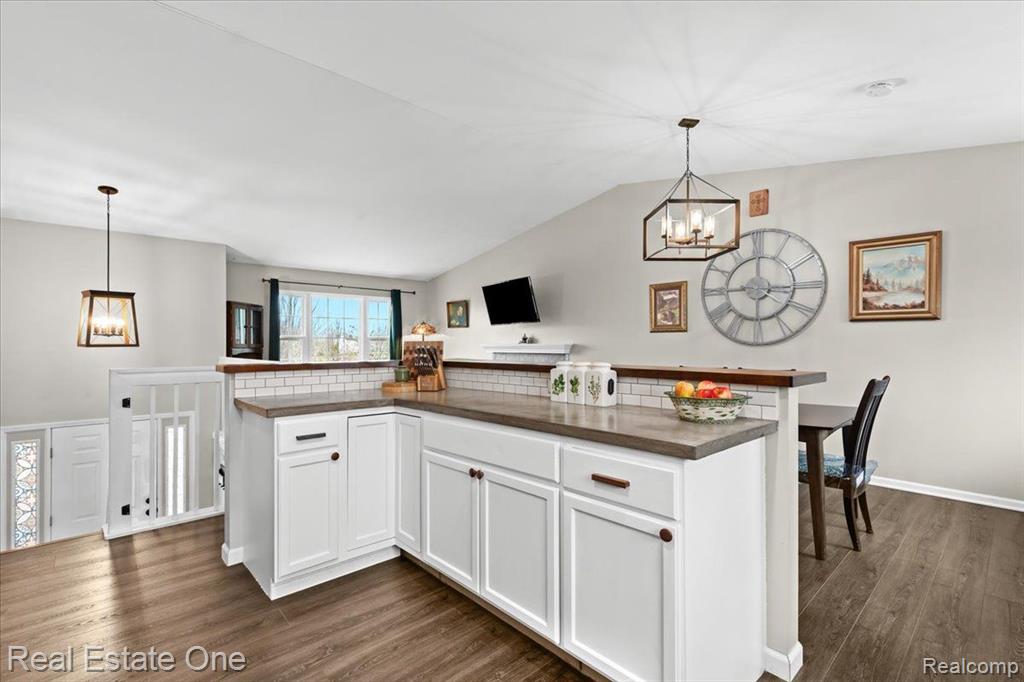 573 CARRIAGE HILL Drive, Fenton, MI 48430 — Photo 13