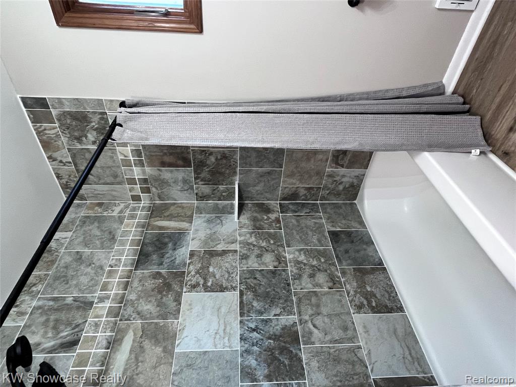 2034 E Nalone, Wixom, MI 48393 — Photo 20