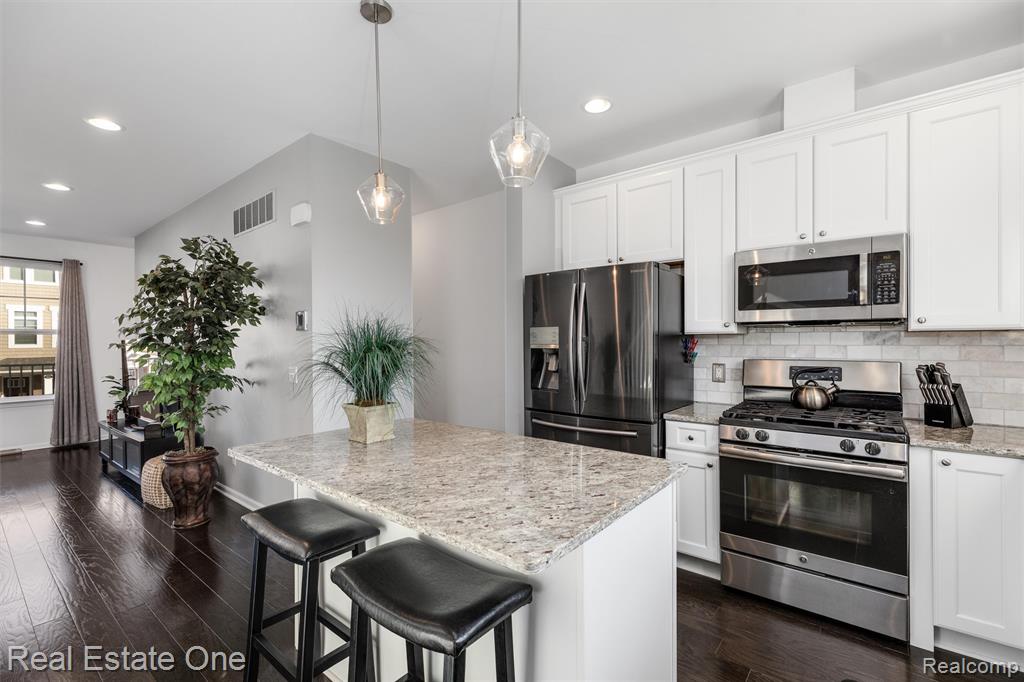260 Center Boulevard, Wixom, MI 48393 — Photo 9