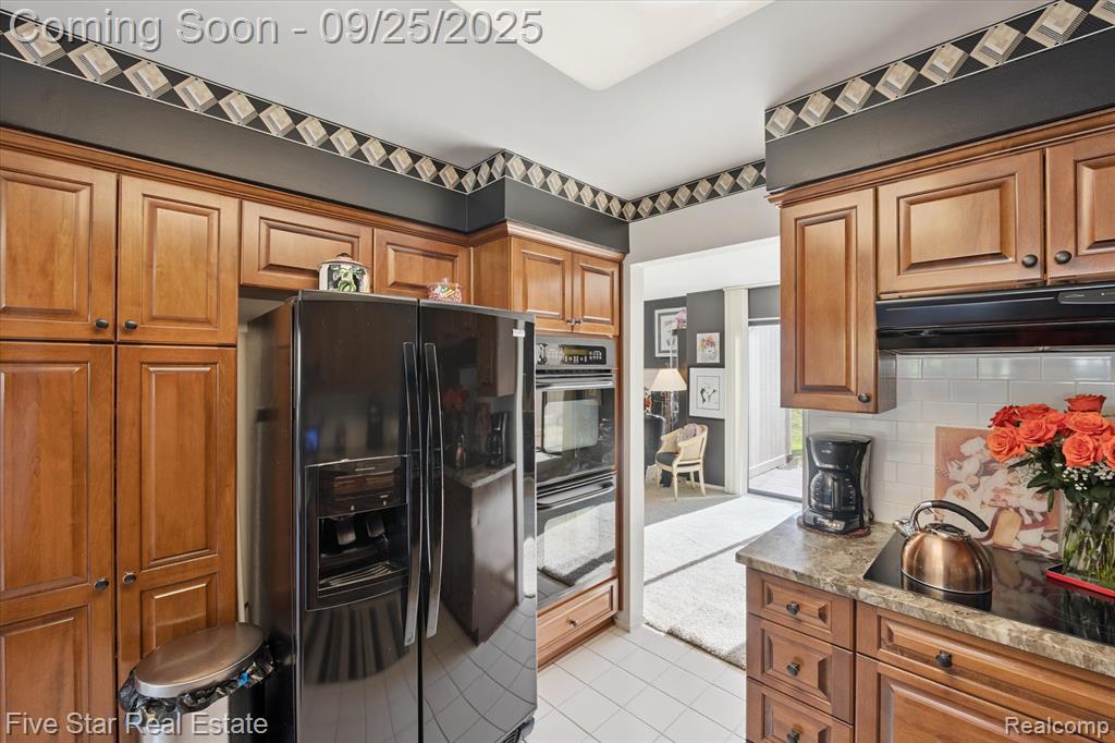 5611 Hillcrest Circle W, 50, West Bloomfield, MI — Photo 8