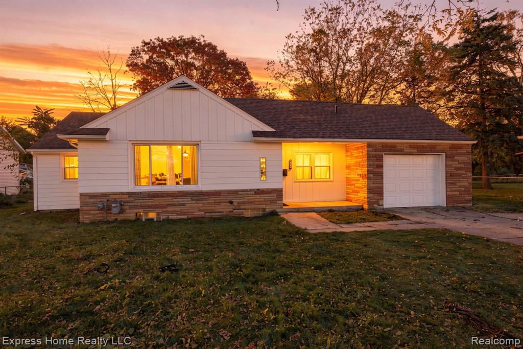 23620 Eureka Avenue, Warren, MI 48091