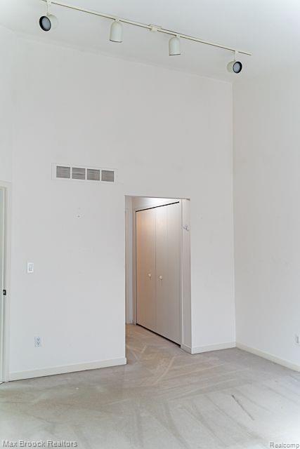 4275 FOXPOINTE Drive, West Bloomfield, MI 48323 — Photo 14