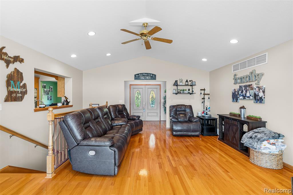 8460 Maurice Lane, Flushing, MI 48433 — Photo 10