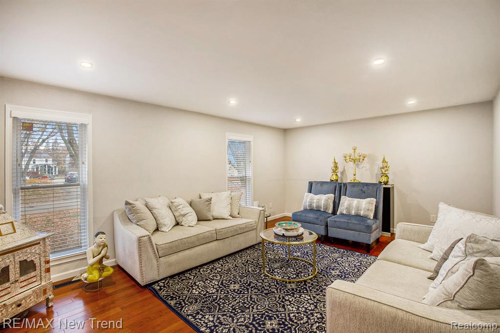 5748 Kingsfield Drive, West Bloomfield, MI — Photo 8