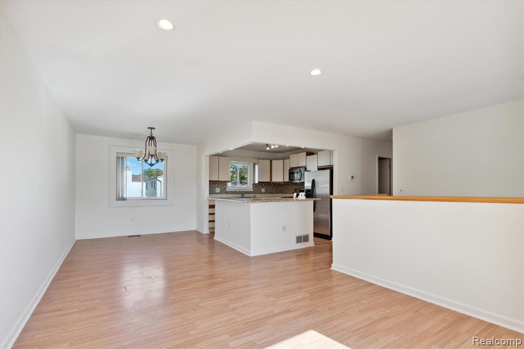 2897 ROUNDTREE Drive, Troy, MI 48083 — Photo 5