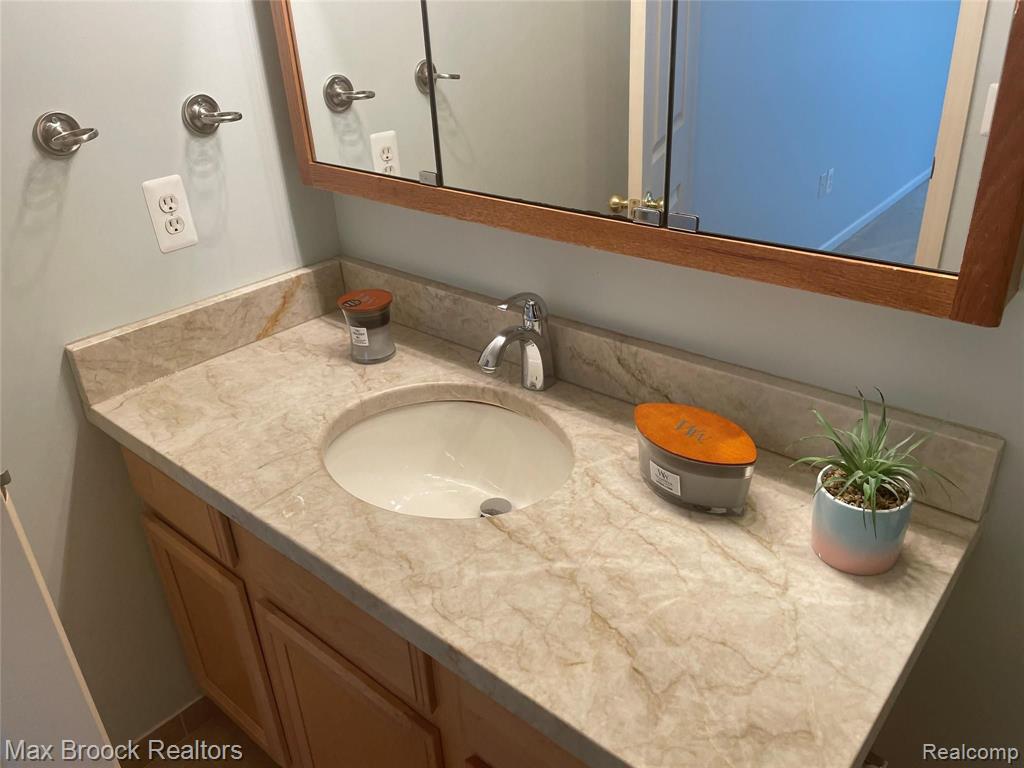 754 SANDALWOOD Drive, Troy, MI 48085 — Photo 26