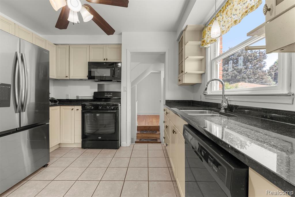 450 N Denwood Street, Dearborn, MI 48128 — Photo 9
