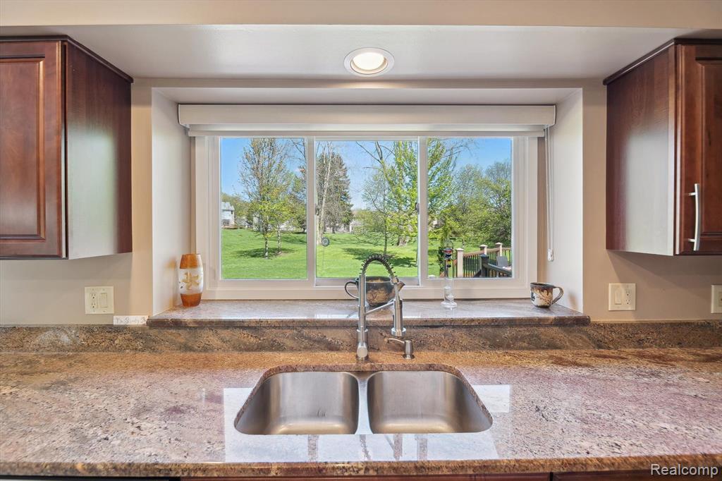 7039 Timberview Trail, West Bloomfield, MI — Photo 23