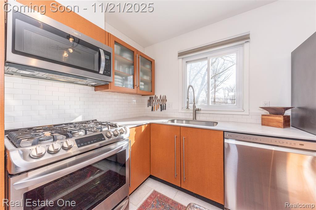 417 Lyon Court, South Lyon, MI 48178 — Photo 11