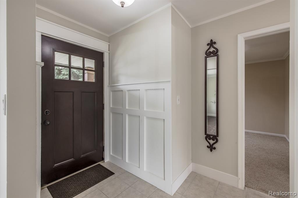 5914 Pleasant Drive, Waterford, MI 48329 — Photo 4