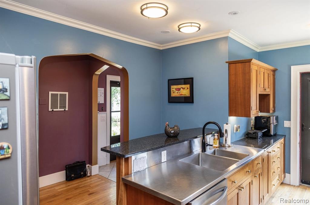 425 Everett Drive, Lansing, MI 48915 — Photo 6