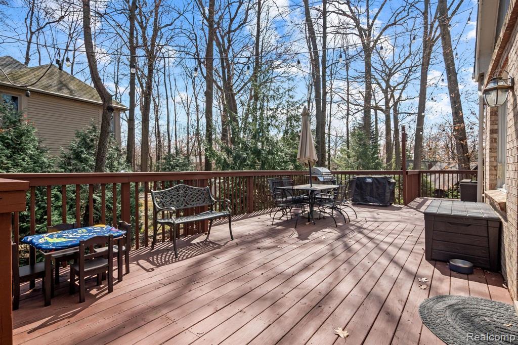 7111 Elder Court S, West Bloomfield, MI 48324 — Photo 43