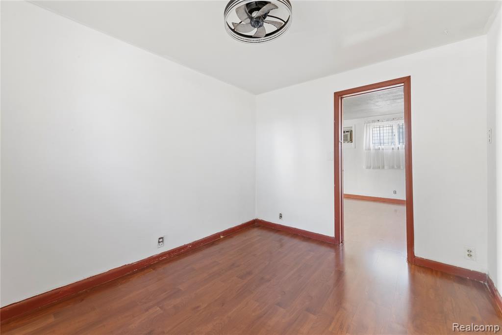 11399 Lumpkin Street, Hamtramck, MI 48212 — Photo 16