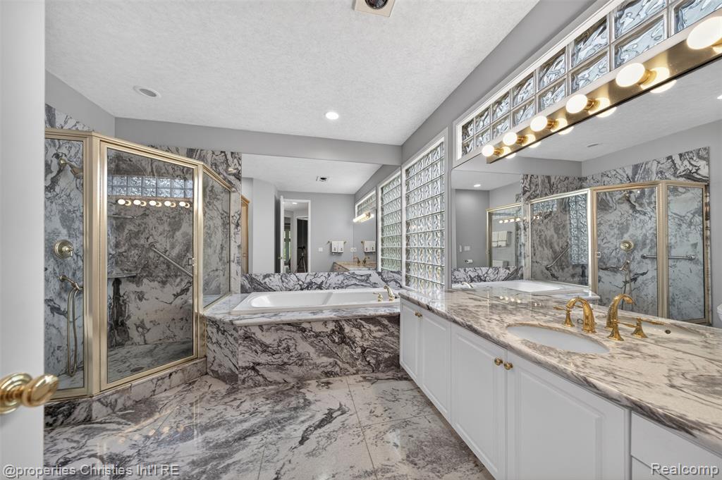 6390 Country Shire Lane, West Bloomfield, MI 48323 — Photo 30