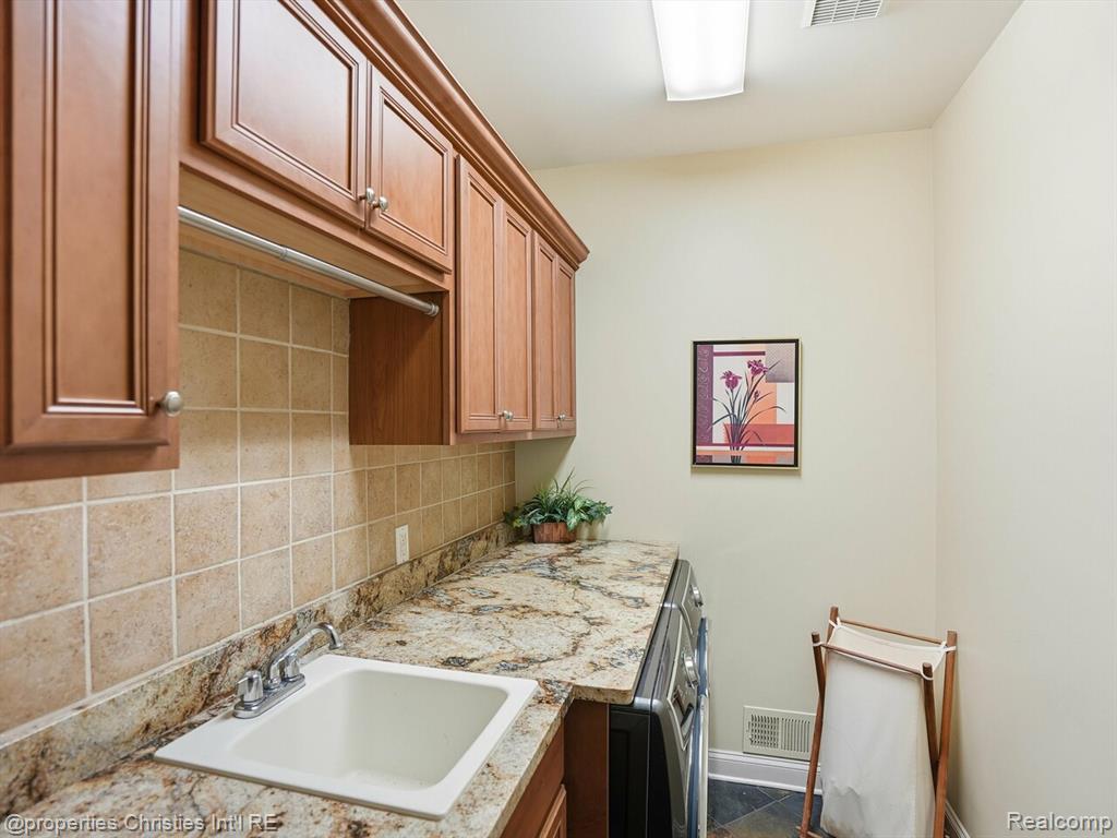 18825 Heather Ridge Drive, Northville, MI 48168 — Photo 25