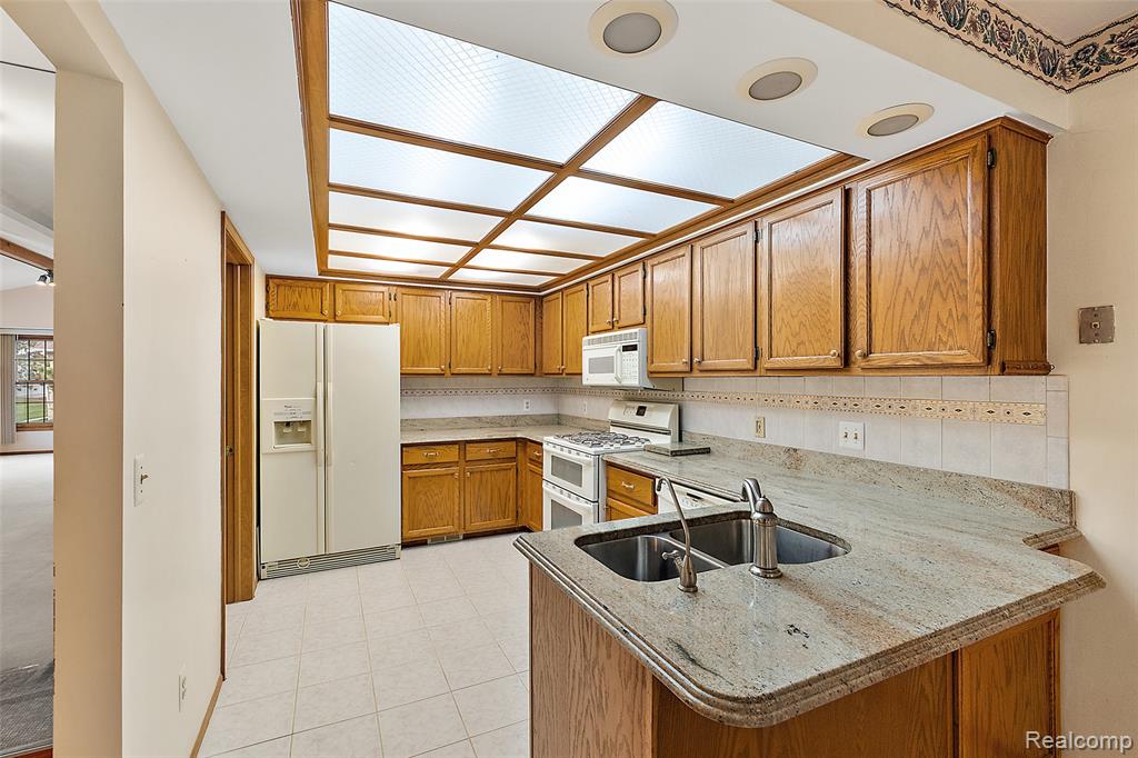 42590 Schienle Lane, Clinton Twp, MI 48038 — Photo 32