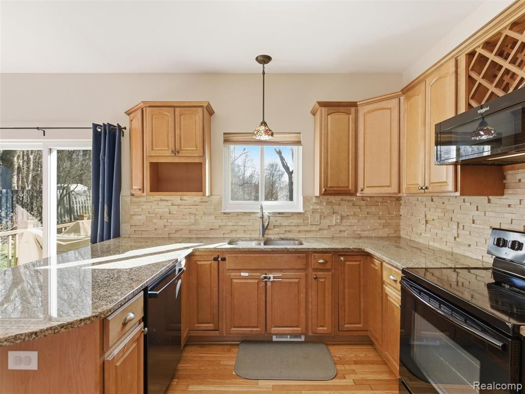 7640 Clintonville Road, Clarkston, MI 48348 — Photo 9