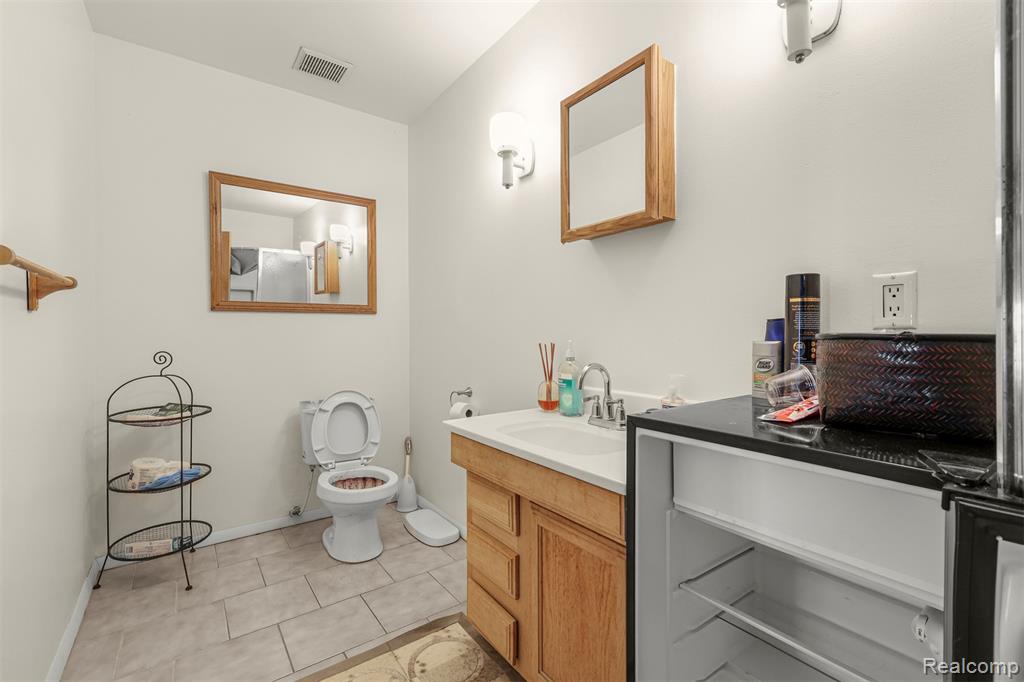260 Mount Elliott Street, Detroit, MI 48207 — Photo 44