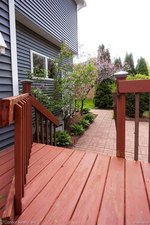 910 Hunter Court, Marysville, MI 48040 — Photo 31