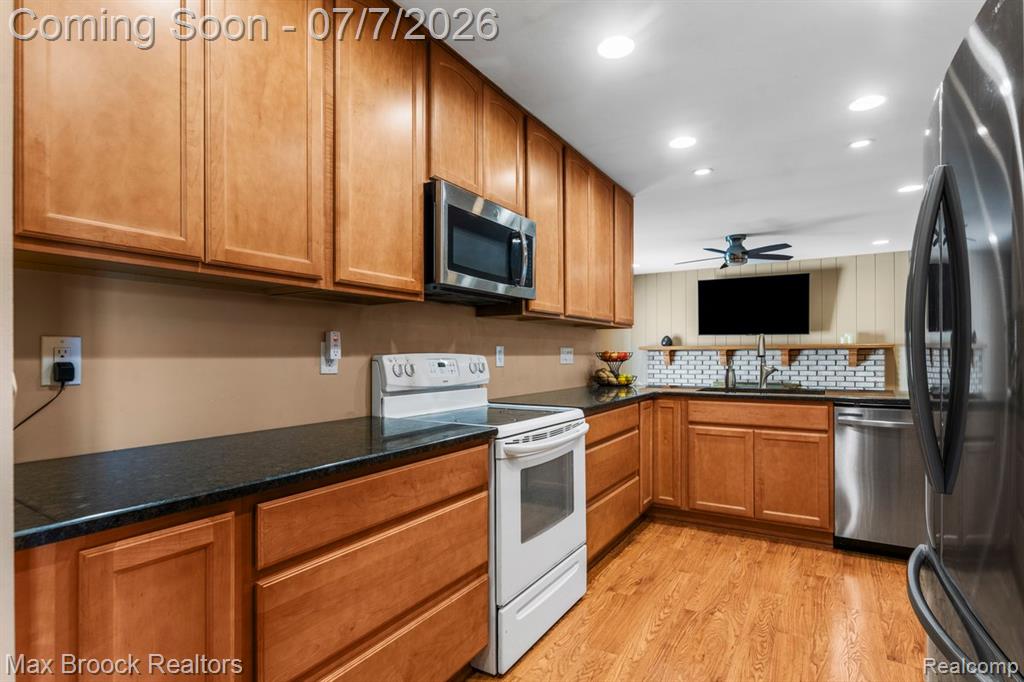 45361 Indian Creek Drive, Canton, MI 48187 — Photo 11