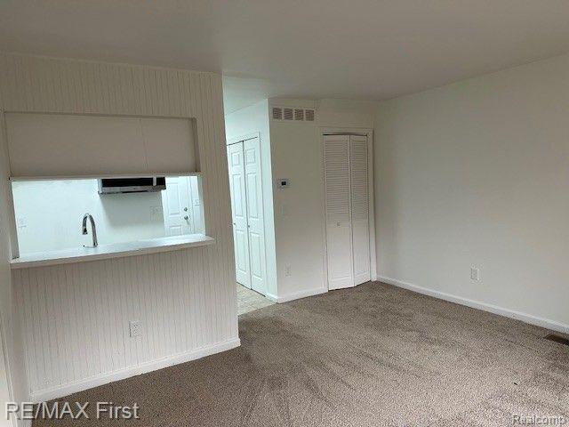 8524 HICKORY Drive, Sterling Heights, MI 48312 — Photo 4