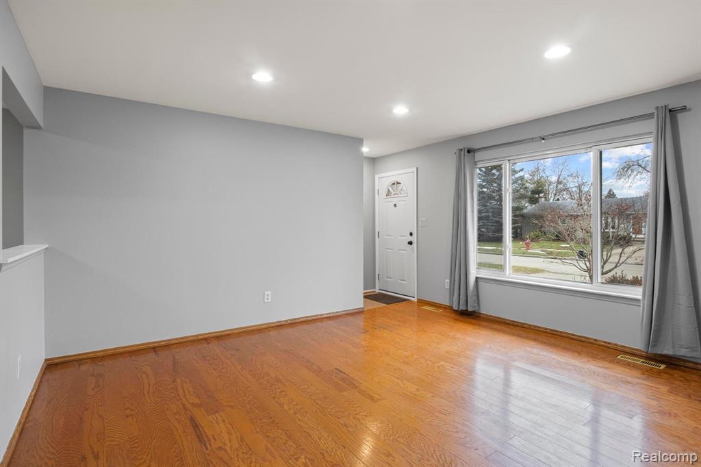 8426 Forrest Drive, Canton, MI 48187 — Photo 6