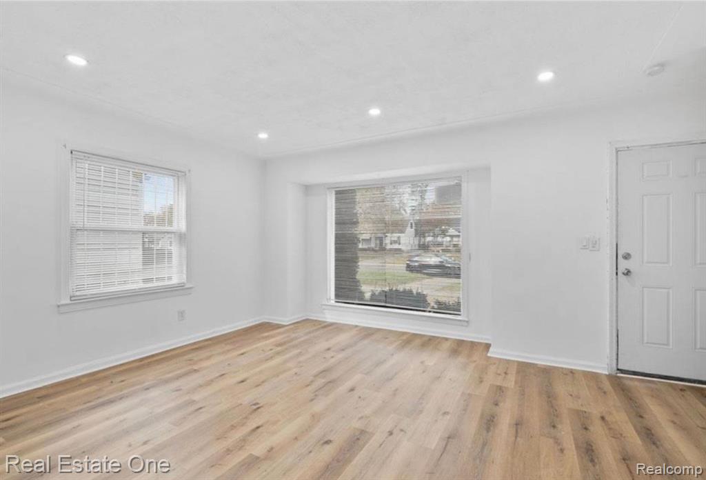 19123 MARGARETA Street - Photo 2