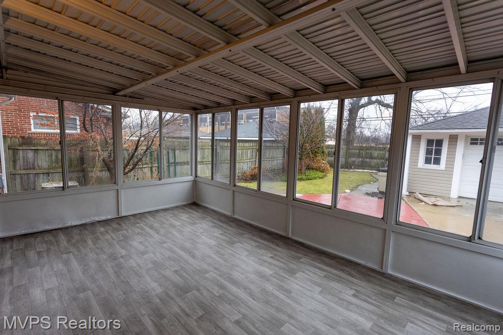 20946 Littlestone Road, Harper Woods, MI 48225 — Photo 11