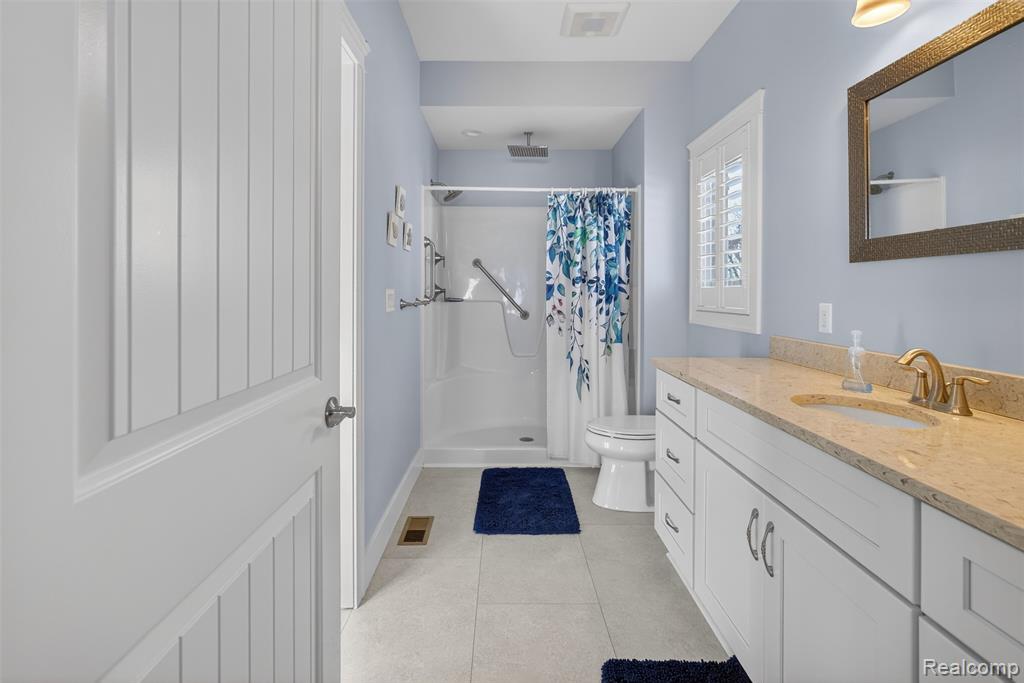5110 Shorefront Lane, MI — Photo 17