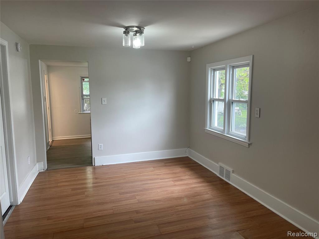 8283 Paige Avenue, Warren, MI 48089 — Photo 6