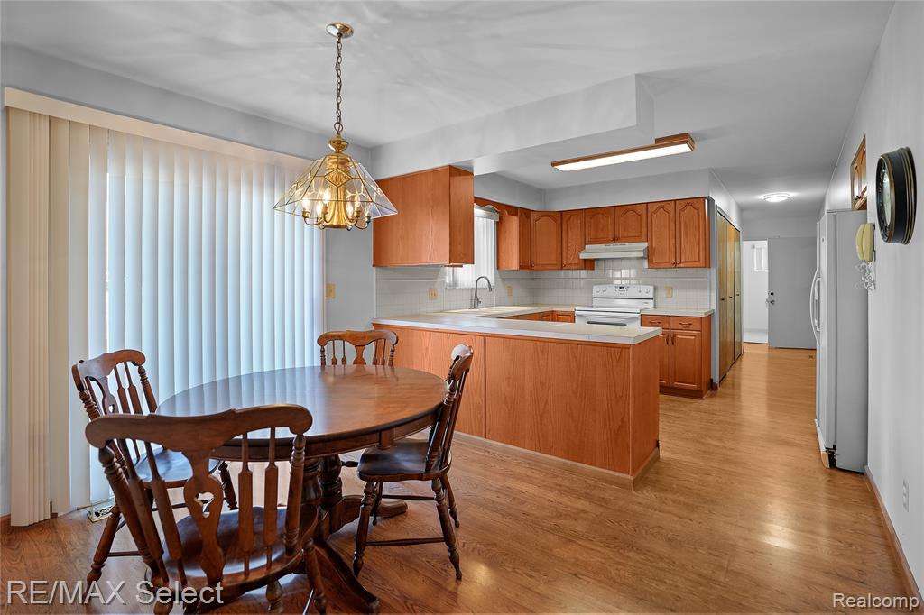 4290 Hedgethorn Circle, Burton, MI 48509 — Photo 10