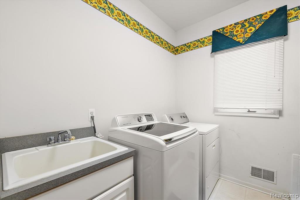 7108 Branford Court, West Bloomfield, MI — Photo 29