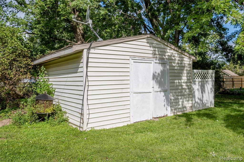 5482 Liberty Bell Road, Grand Blanc, MI 48439 — Photo 16