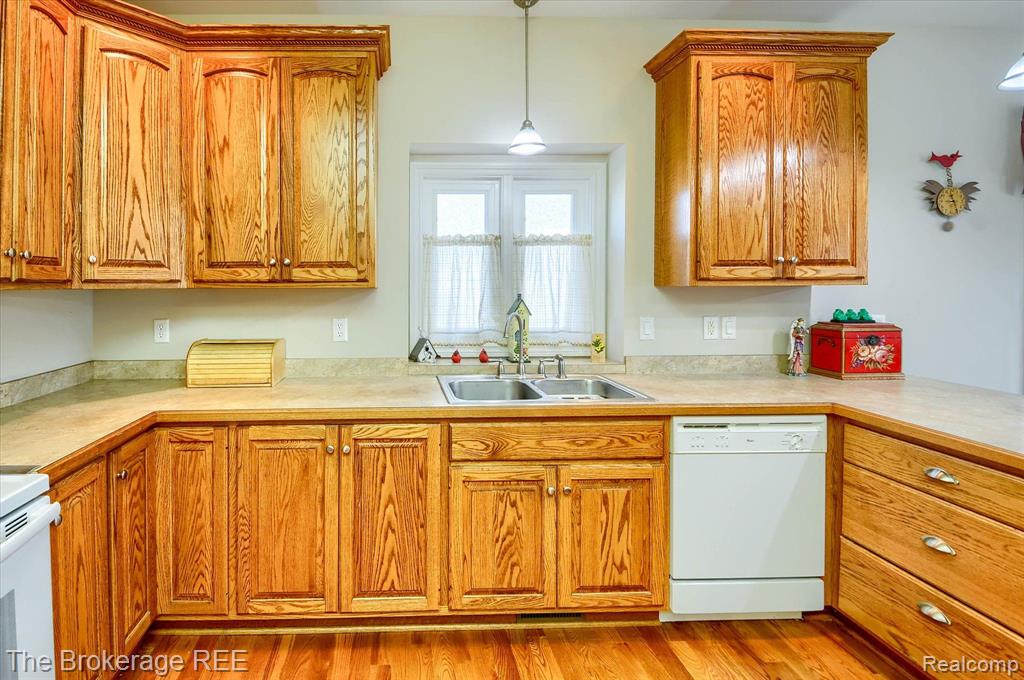 8441 MAPLEVIEW Drive, Davison, MI 48423 — Photo 16