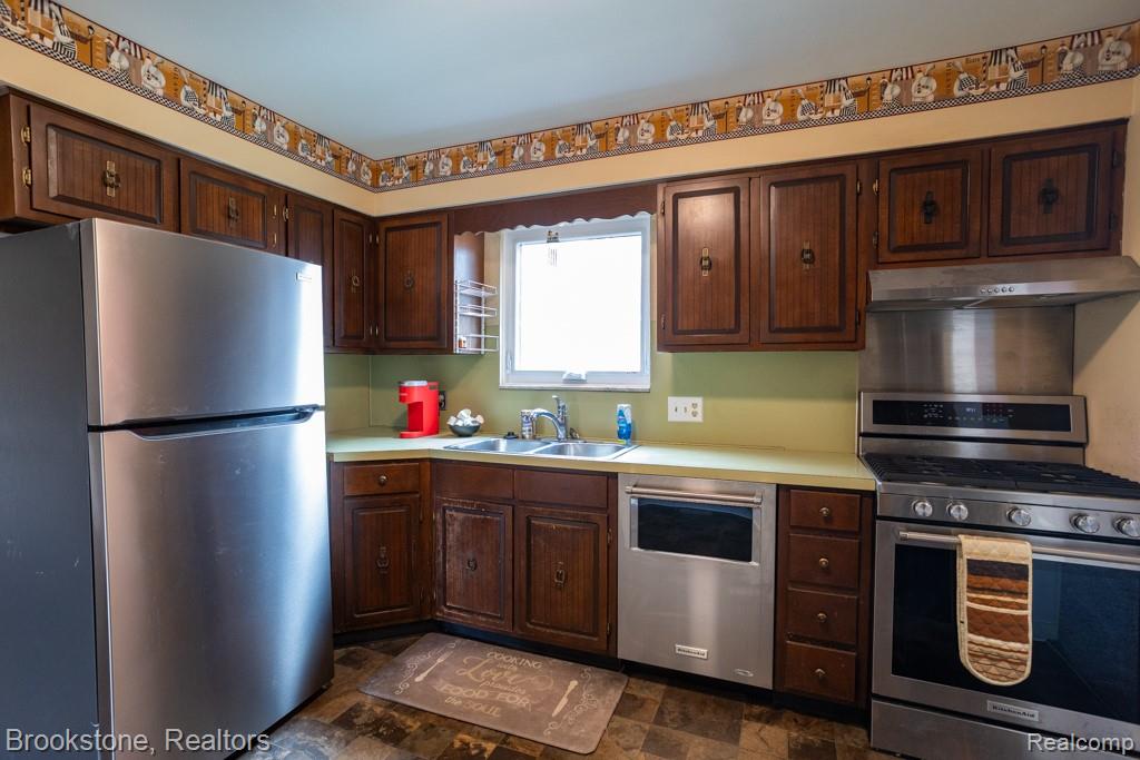855 Illinois Street, Marysville, MI 48040 — Photo 11