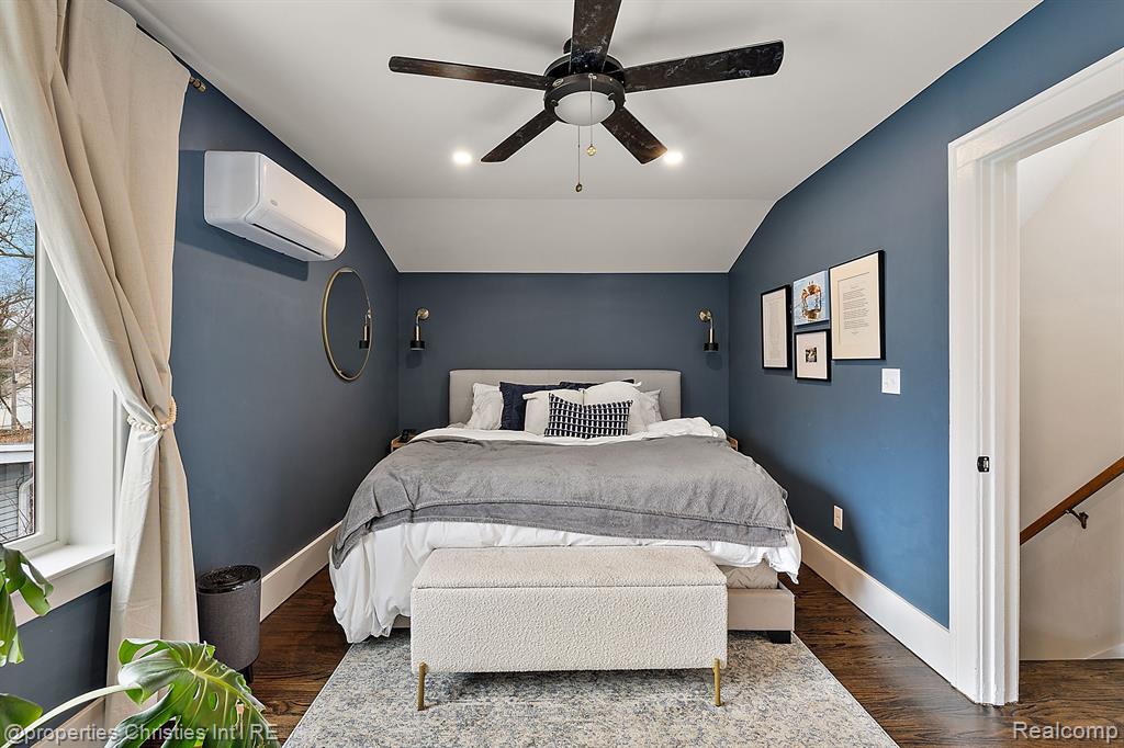 702 S Vermont Avenue, Royal Oak, MI 48067 — Photo 17