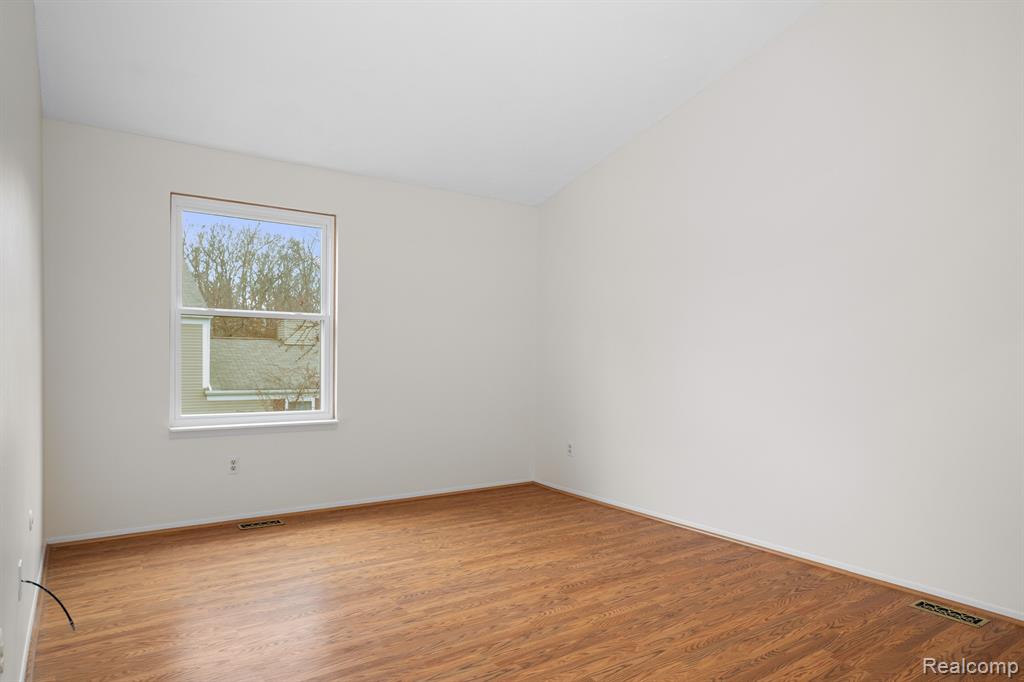 381 NEPTUNE Drive, Walled Lake, MI 48390 — Photo 16